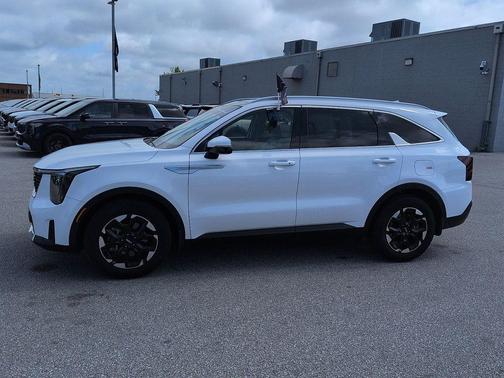 Glacial White Pearl 2025 Kia Sorento S