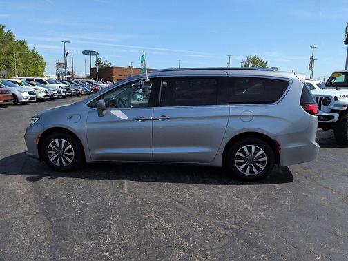 Billet Silver Metallic Clearcoat 2021 Chrysler Pacifica Hybrid Touring L