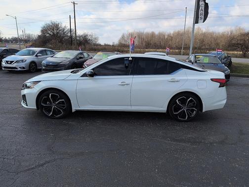 2023 Nissan Altima SR FWD