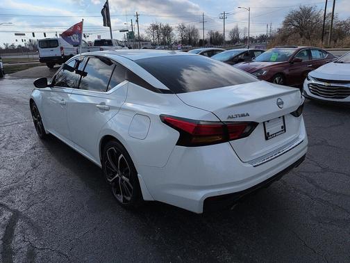 2023 Nissan Altima SR FWD