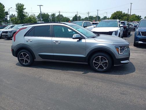 Steel Gray 2025 Kia Niro EX