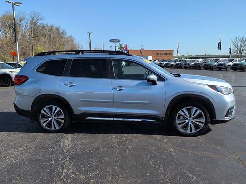 Ice Silver Metallic 2022 Subaru Ascent Limited 8-Passenger