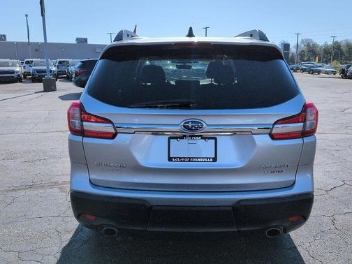 Ice Silver Metallic 2022 Subaru Ascent Limited 8-Passenger