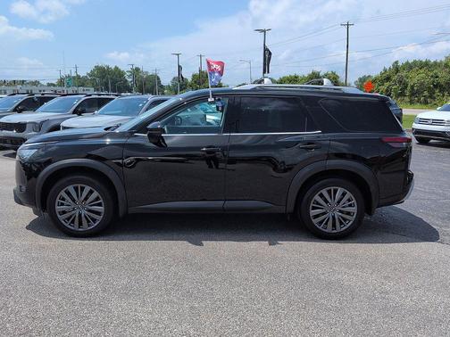 Super Black 2025 Nissan Pathfinder SL FWD