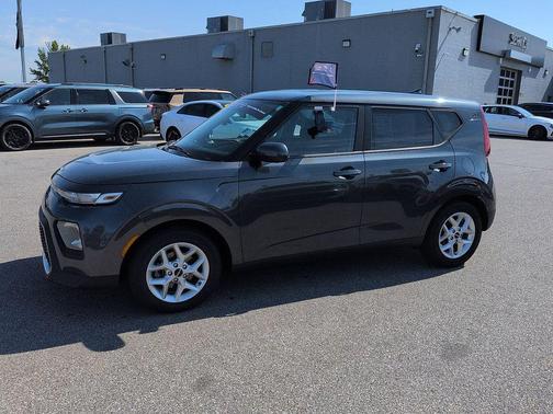 Gravity Gray 2022 Kia Soul LX