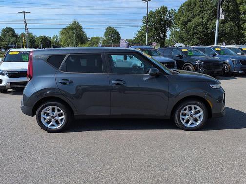 Gravity Gray 2022 Kia Soul LX