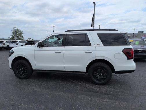 Star White Metallic Tri-Coat 2023 Ford Expedition Timberline
