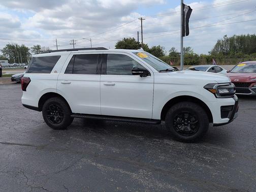 Star White Metallic Tri-Coat 2023 Ford Expedition Timberline