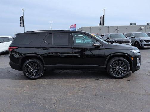 Mosaic Black Metallic 2024 Chevrolet Traverse RS