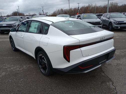2025 Kia K4 EX