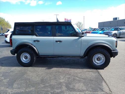 2022 Ford Bronco Base
