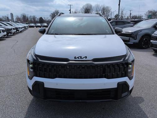 Glacial White Pearl 2026 Kia Sportage X-Line