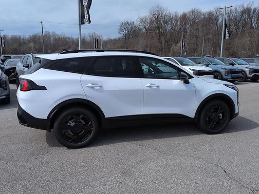 Glacial White Pearl 2026 Kia Sportage X-Line
