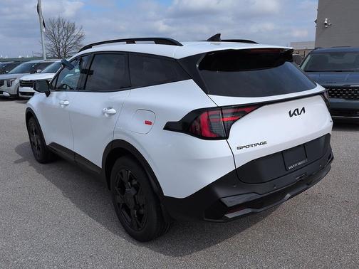 Glacial White Pearl 2026 Kia Sportage X-Line