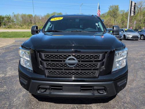 Super Black 2021 Nissan Titan SV