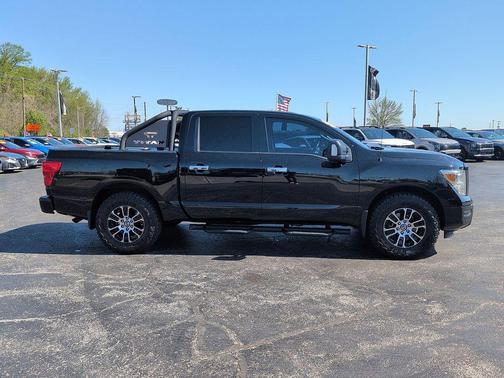 Super Black 2021 Nissan Titan SV