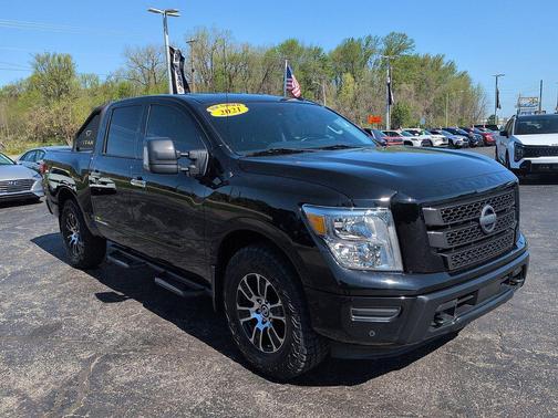 Super Black 2021 Nissan Titan SV
