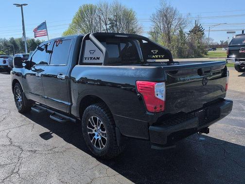 Super Black 2021 Nissan Titan SV