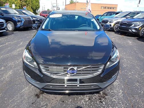 2017 Volvo V60 T5 Platinum
