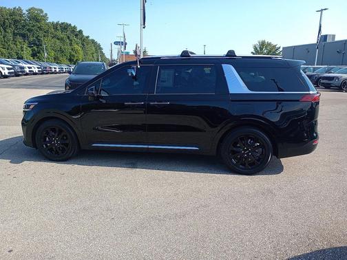 2023 Kia Carnival SX