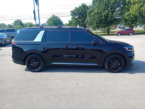 2023 Kia Carnival SX