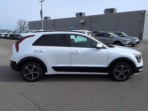 2025 Kia Niro LX