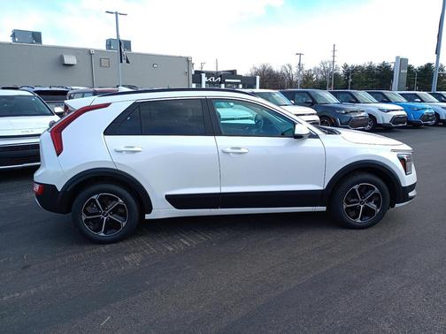 2025 Kia Niro LX
