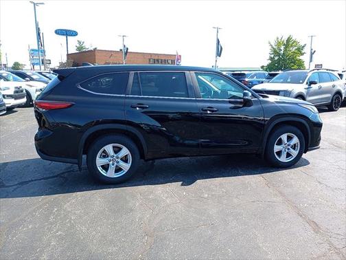2023 Toyota Highlander LE