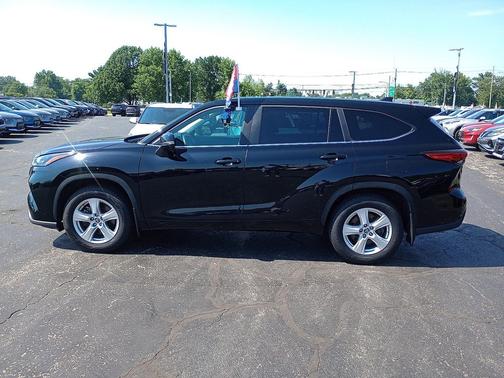 2023 Toyota Highlander LE