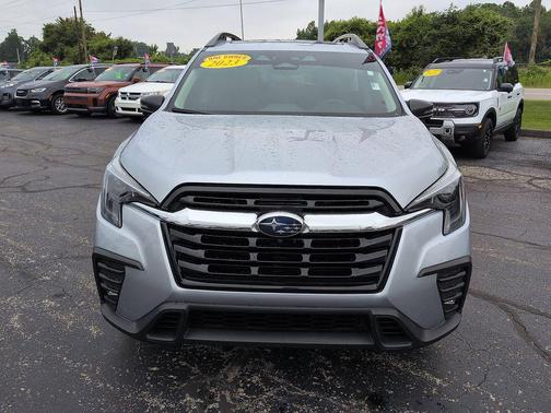 Ice Silver Metallic 2023 Subaru Ascent Limited 8-Passenger