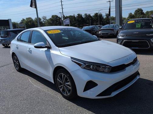 Snow White Pearl 2023 Kia Forte LXS