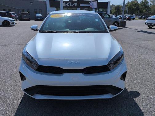 Snow White Pearl 2023 Kia Forte LXS