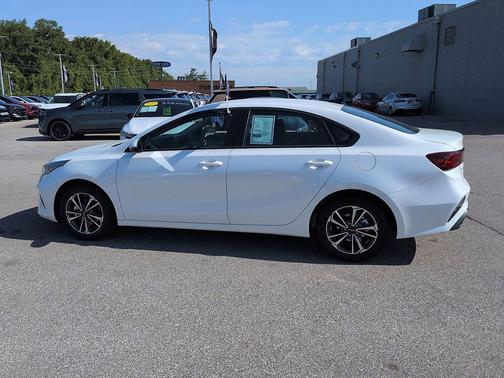 Snow White Pearl 2023 Kia Forte LXS