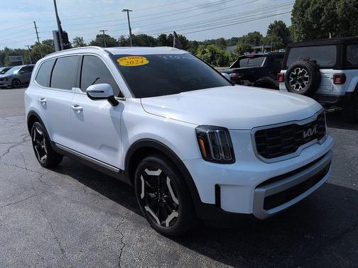 Glacial White Pearl 2024 Kia Telluride S