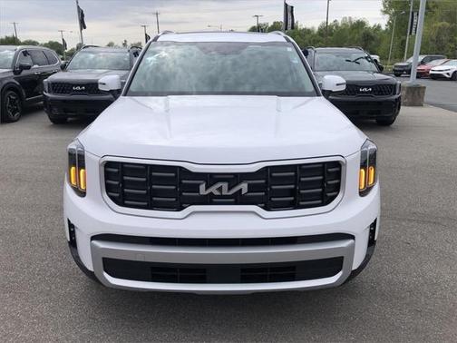 Glacial White Pearl 2024 Kia Telluride S