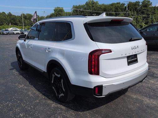 Glacial White Pearl 2024 Kia Telluride S