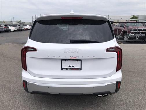 Glacial White Pearl 2024 Kia Telluride S