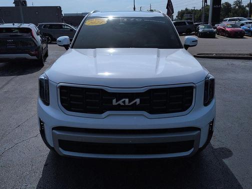 Glacial White Pearl 2024 Kia Telluride S