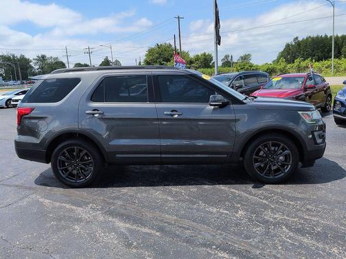 Magnetic Metallic 2017 Ford Explorer XLT