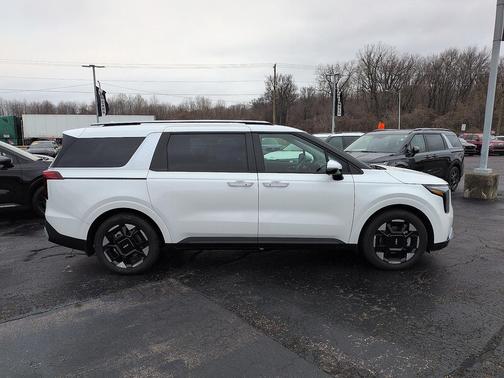 Snow White Pearl 2026 Kia Carnival EX