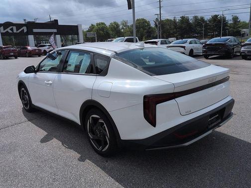 Snow White Pearl 2025 Kia K4 EX