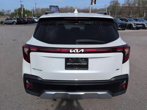 Snow White Pearl 2024 Kia Seltos S
