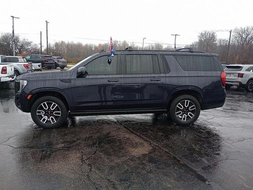 2023 GMC Yukon XL 4WD AT4