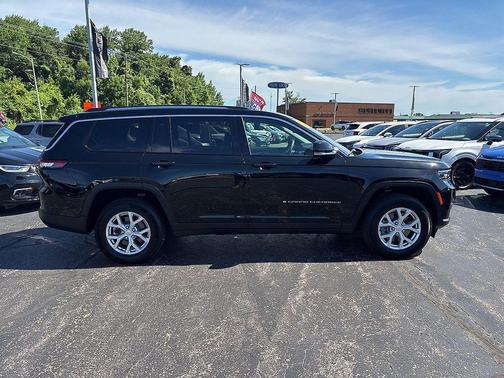Diamond Black Crystal Pearlcoat 2024 Jeep Grand Cherokee L Limited