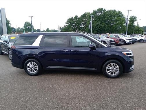 2023 Kia Carnival LX