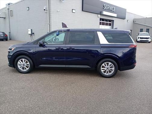 2023 Kia Carnival LX