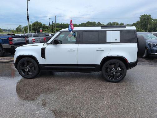 Fuji White 2023 Land Rover Defender 110 X-Dynamic SE