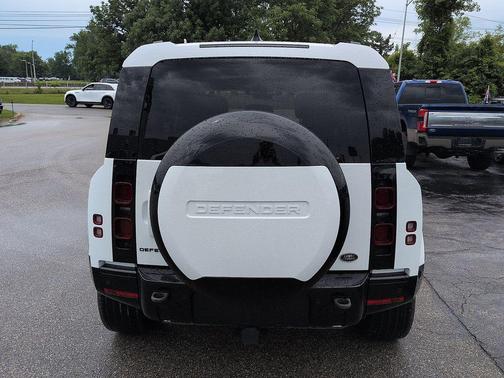 Fuji White 2023 Land Rover Defender 110 X-Dynamic SE