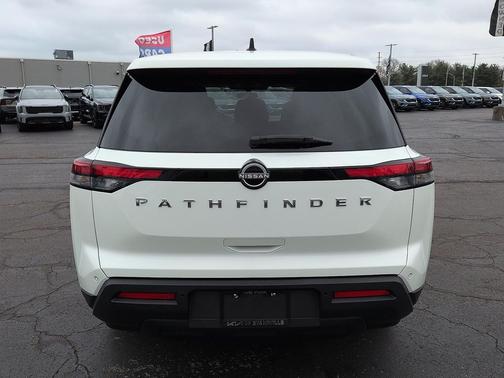 2023 Nissan Pathfinder S FWD