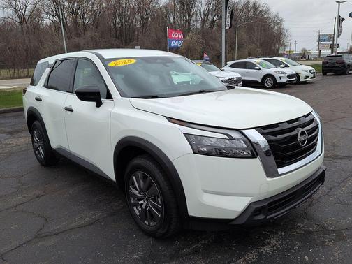 2023 Nissan Pathfinder S FWD